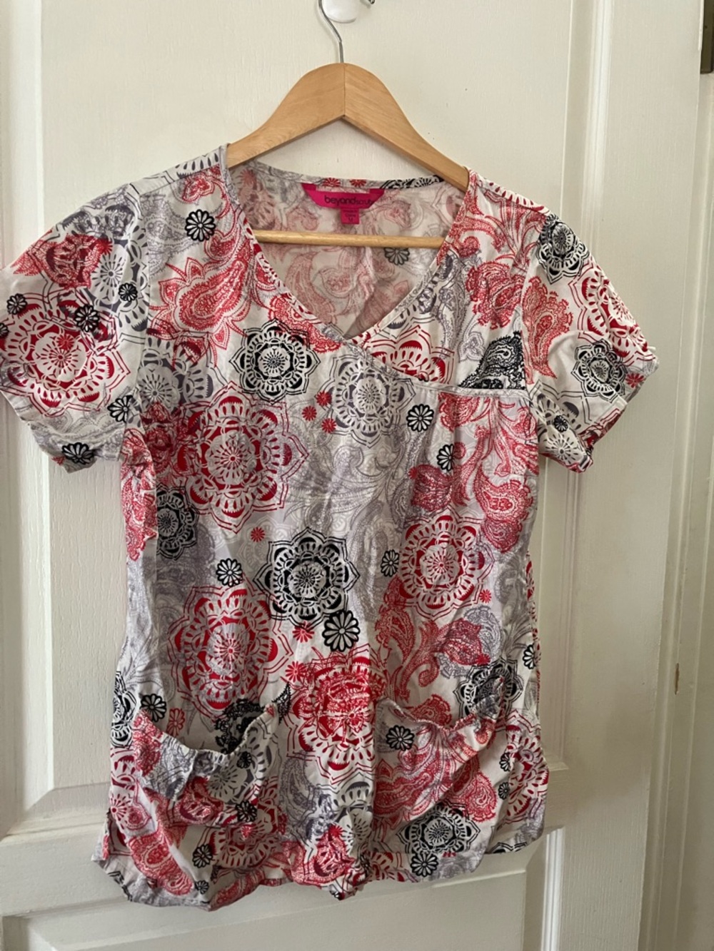 Beyond Scrubs Women's Red & Black Floral V-Neck Top